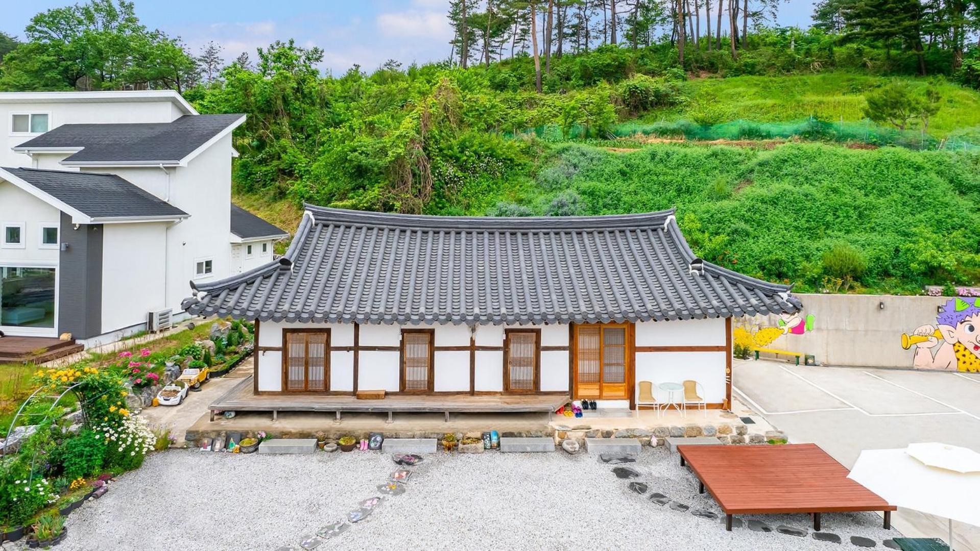 Gangneung Ggabinejip Hanok Pension Exteriör bild