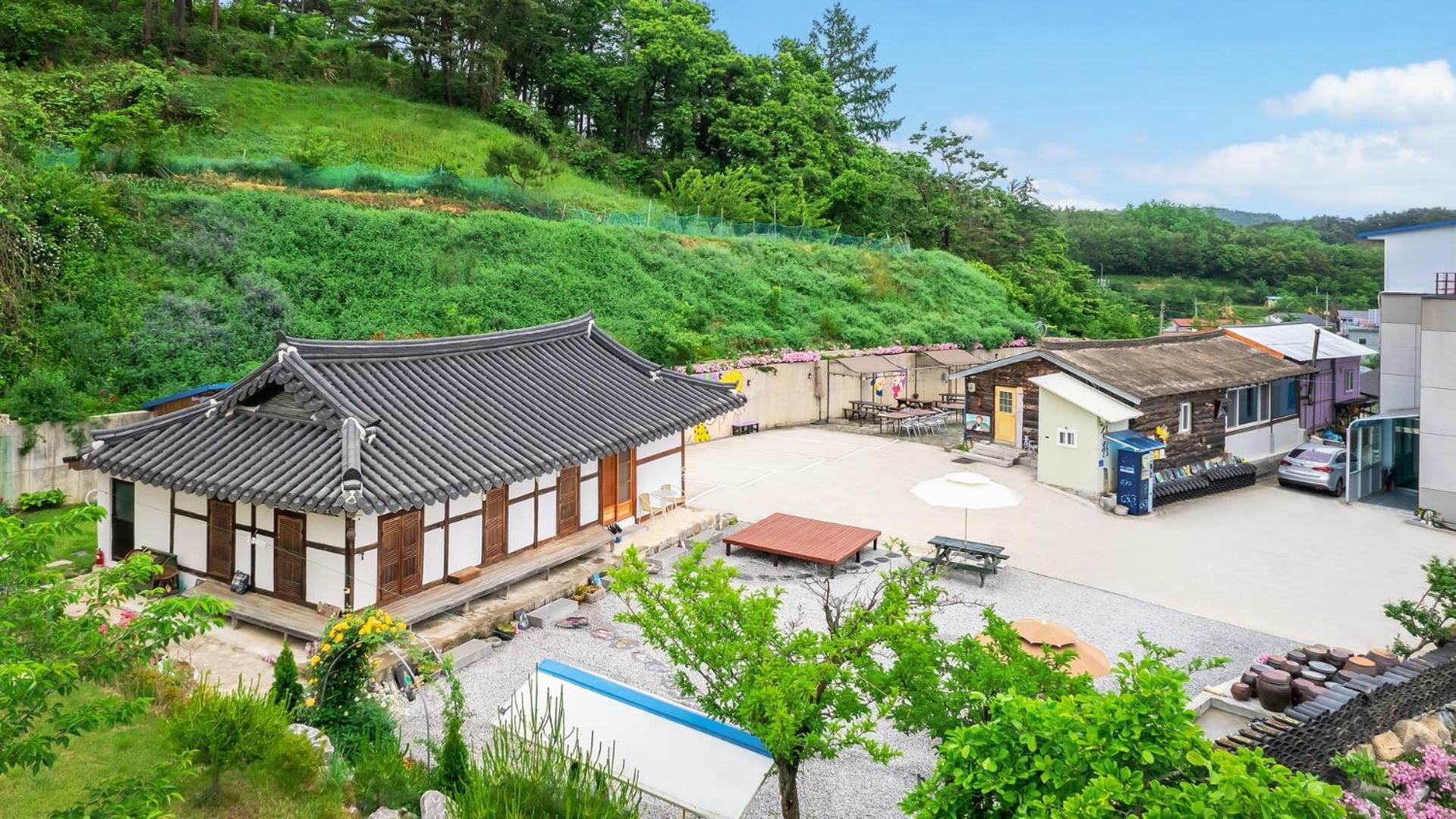 Gangneung Ggabinejip Hanok Pension Exteriör bild