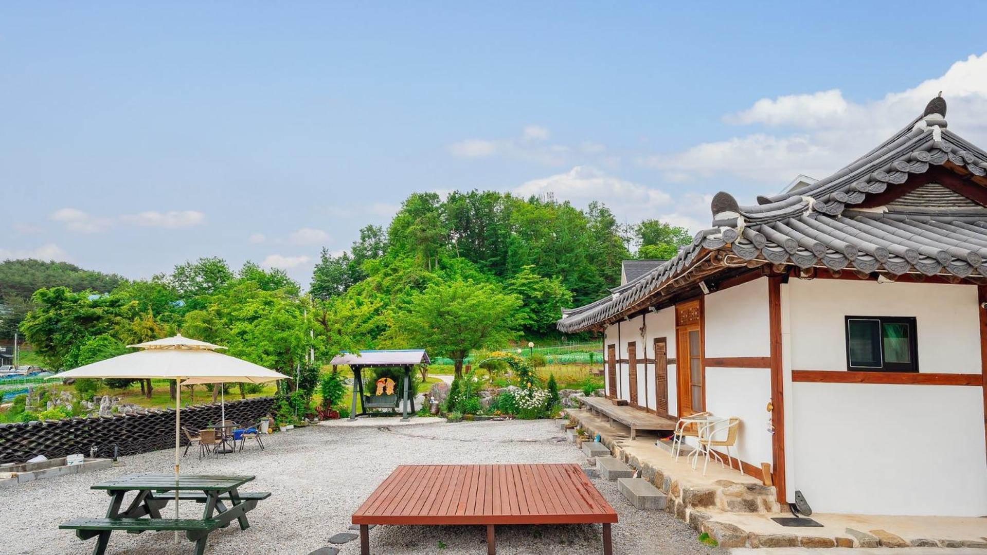 Gangneung Ggabinejip Hanok Pension Exteriör bild